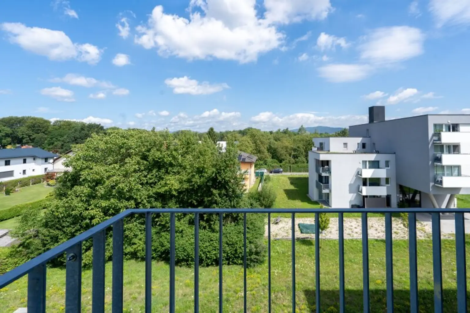 Traumhafte 2-Zimmer-Wohnung mit Balkon und Grünblick in 4030 Linz - Stellplatz inklusive - Nähe Bahnhof Ebelsberg