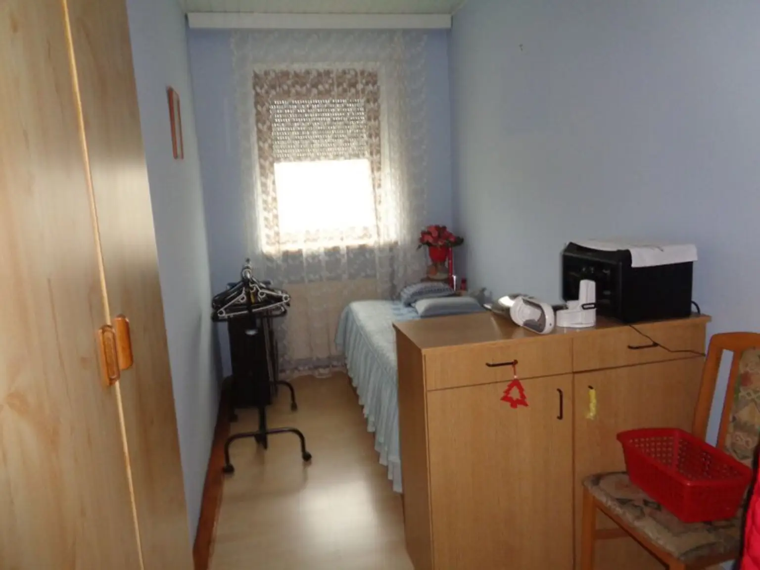 Jedenspeigen: S- Bahn: kleiner, bezugsfertiger Wohnhit mit Innenhof,ohne Garten