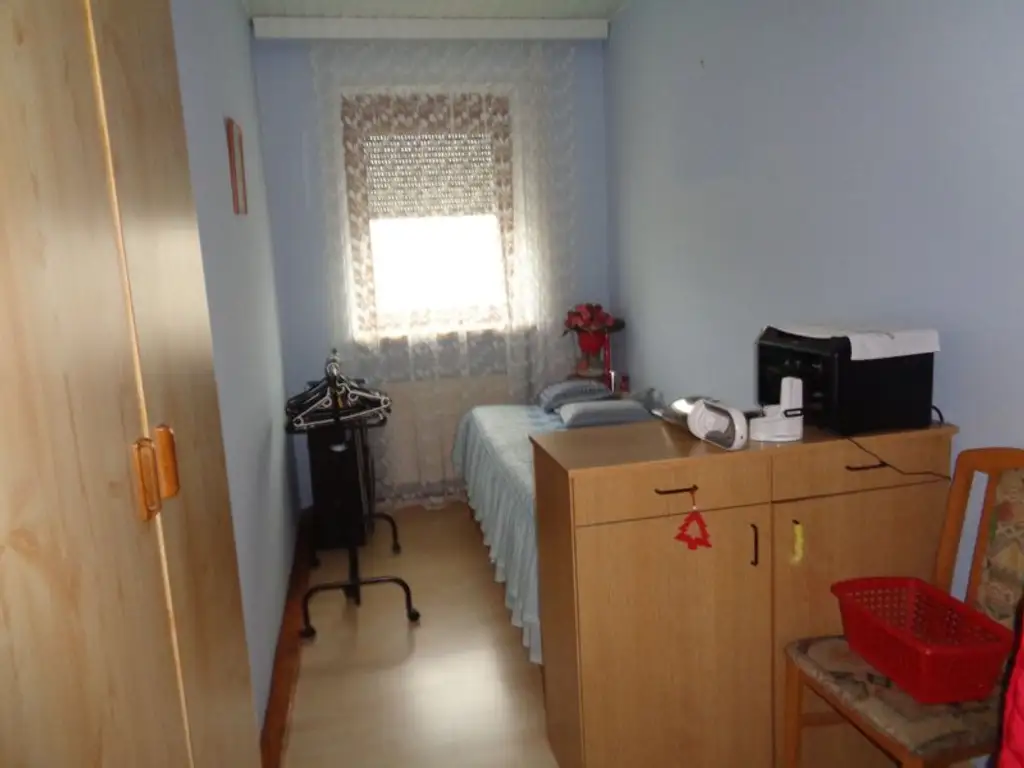 Jedenspeigen: S- Bahn: kleiner, bezugsfertiger Wohnhit mit Innenhof,ohne Garten