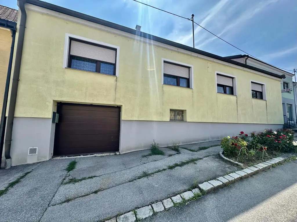 Ländliches Paradies - Sanierungsbedürftiges Landhaus auf großem Grundstück!
