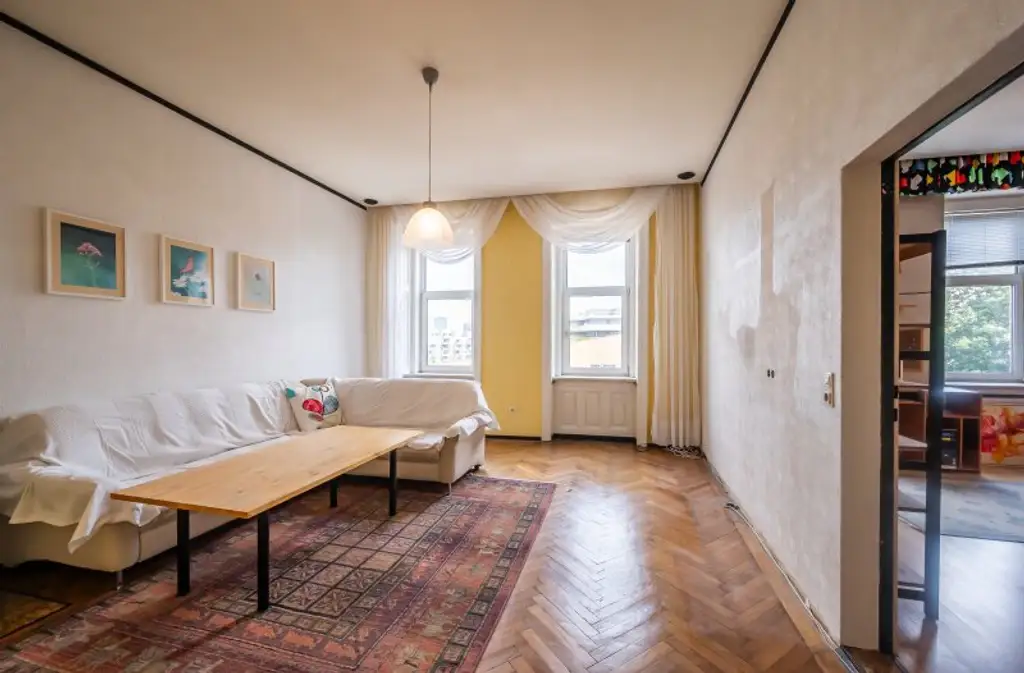 ++NEU++ Sanierungsbedürftige 3-Zimmer Altbauwohnung in guter Lage!!