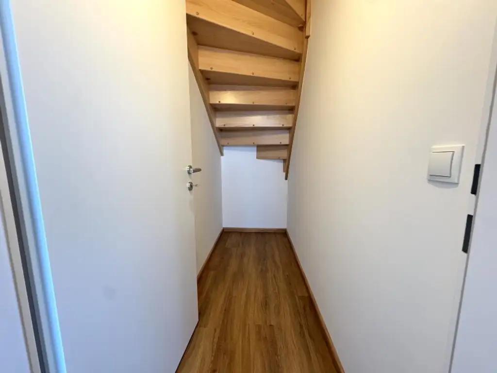 Hochwertige Dachgeschosswohnung mit Terrasse sowie Klimaanlage - Erstbezug - Unbefristet