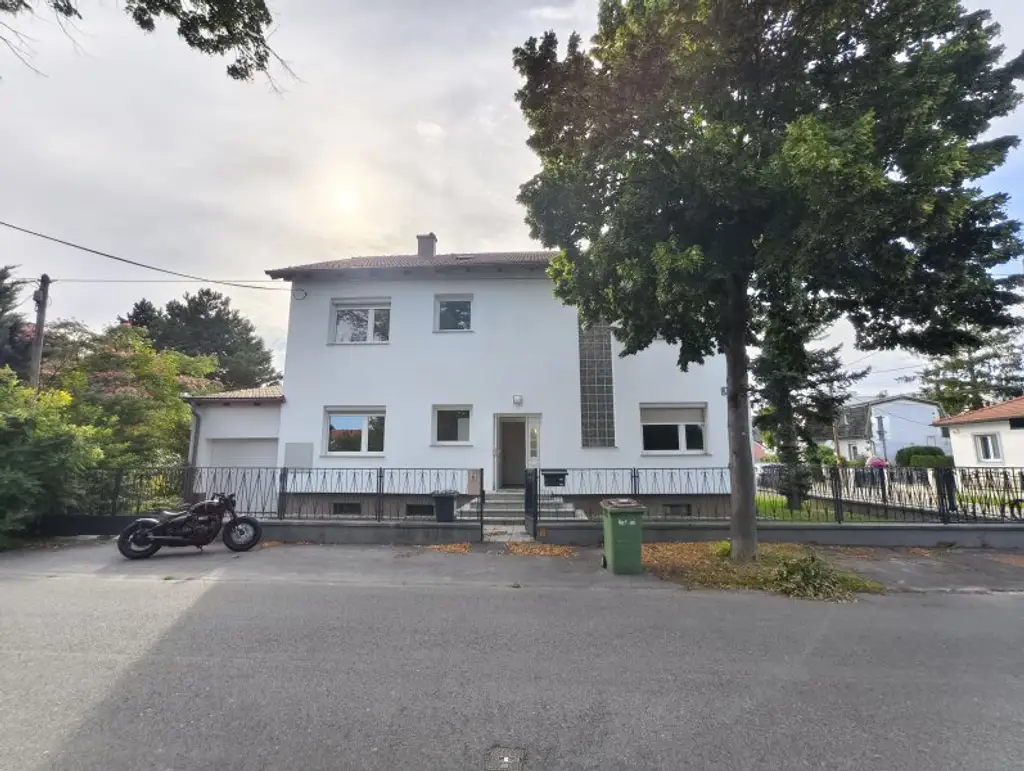 Provisionsfrei - Moderne 4 Zimmer-Wohnung (Küche extra) mit Balkon in Ruhelage – Eigengrund - Viele Extras für ihr Wohlbefinden