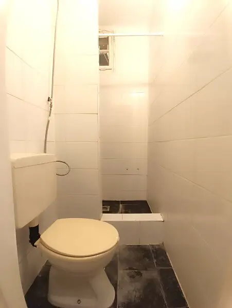 Sanierungsbedürftige 1-Zimmer Wohnung im Erdgeschoss! Küche separat! Nähe Parkanlage Familienplatz & U3 Ottakring!