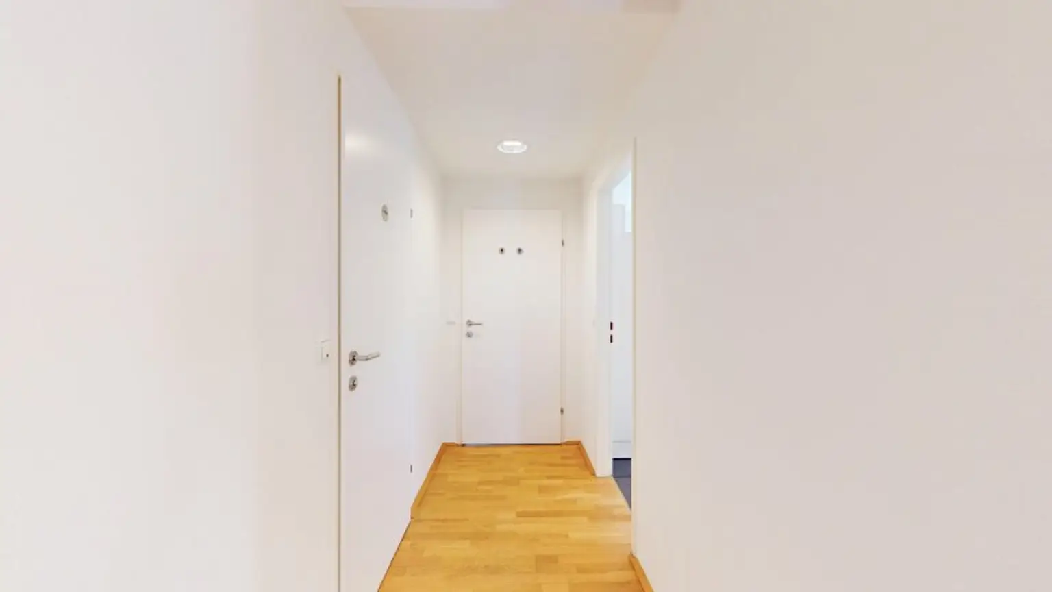 Zugang zu Küche und Nassräumen