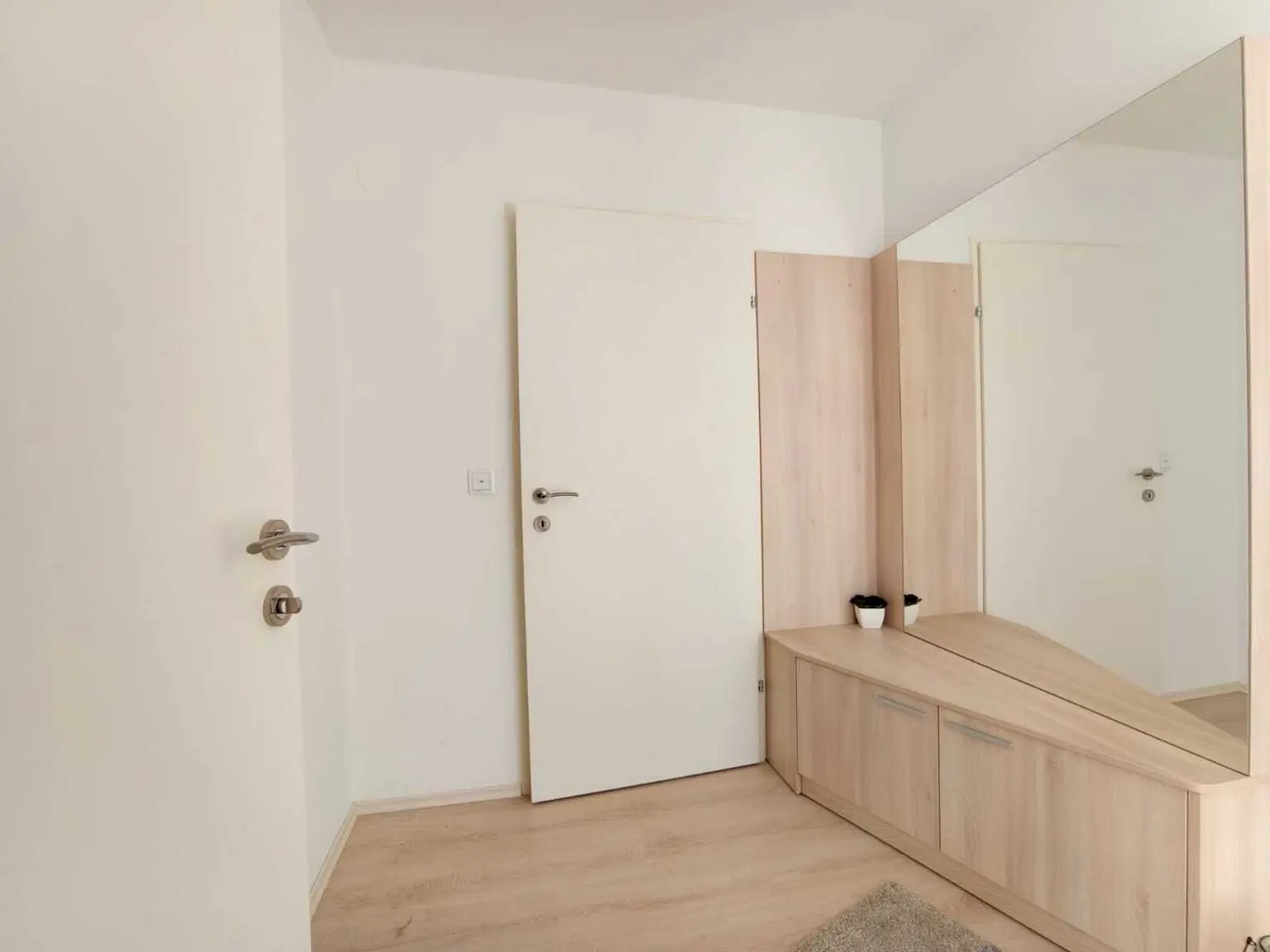 Moderne 3 Zimmerwohnung inkl. Balkon + 2 Garagenplätze!