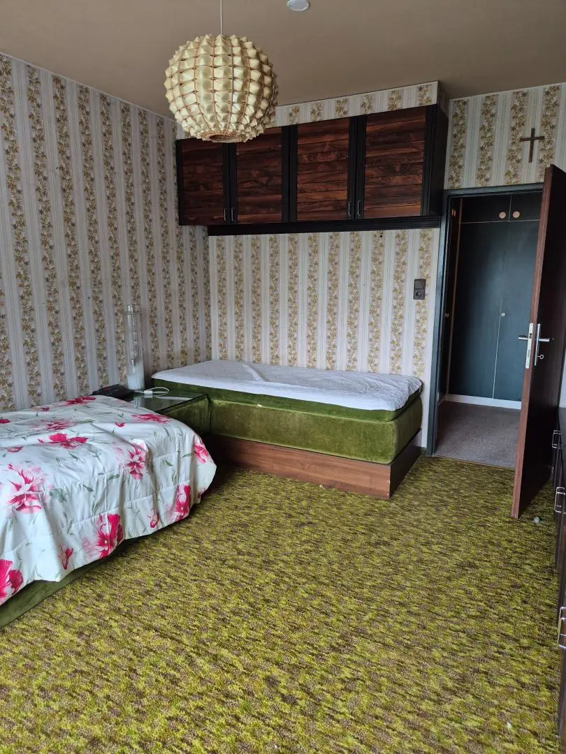 Renovierungsbedürftige 4 Zimmer Wohnung mit Loggia