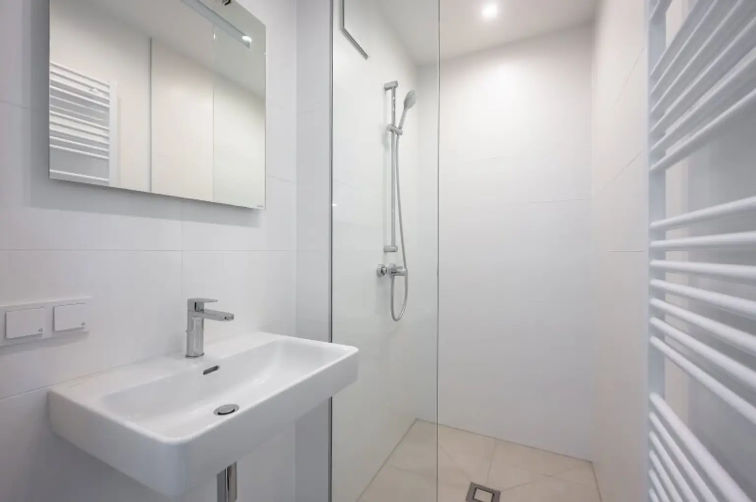 ++MOLLARD 50++ Exclusive 3-room apartment right in the heart of the city (3/3)