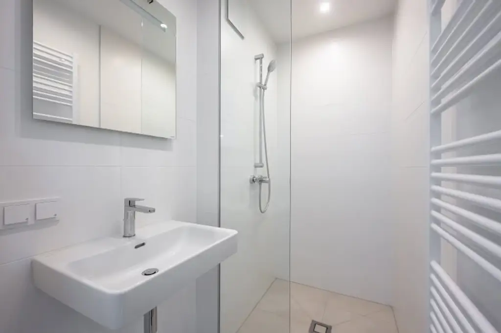 ++MOLLARD 50++ Exclusive 3-room apartment right in the heart of the city (3/3)