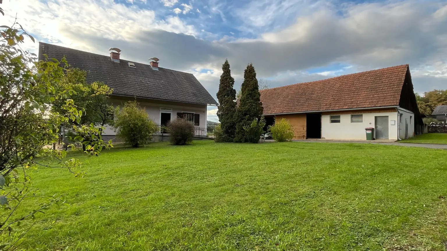 Haus in ruhiger Lage mit Erweiterungsmöglichkeit und großem Nebengebäude!