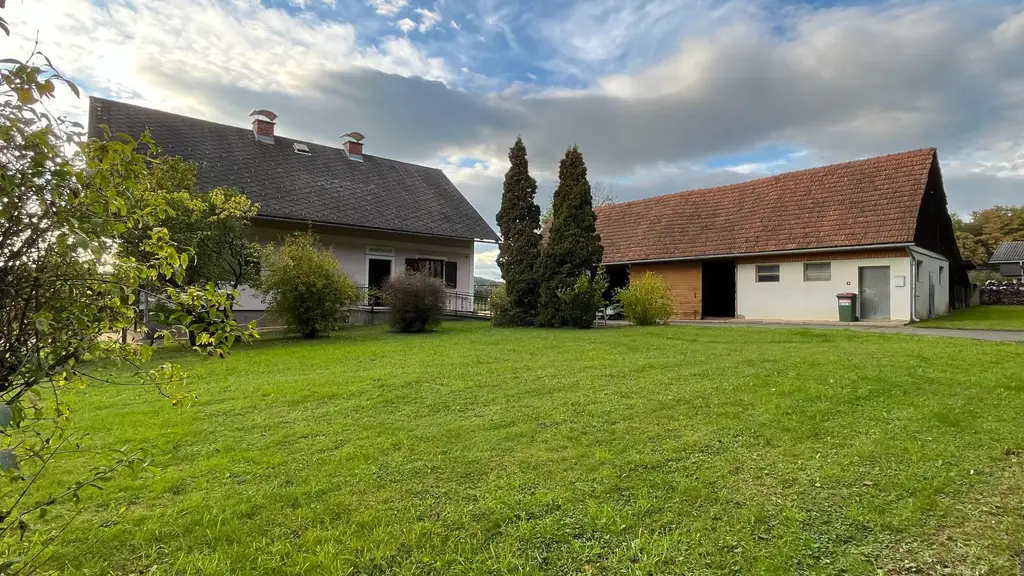 Haus in ruhiger Lage mit Erweiterungsmöglichkeit und großem Nebengebäude!