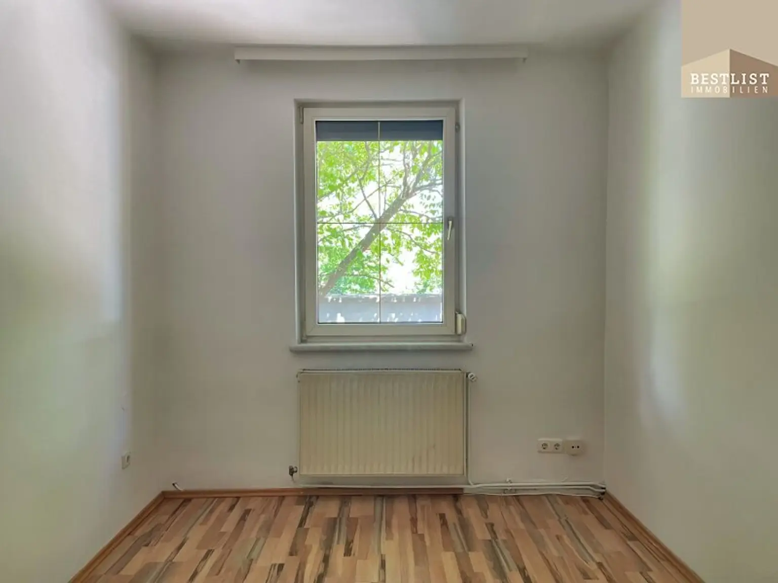 Kleines ausbaufähiges Haus mit uneinsichtigem großem Garten