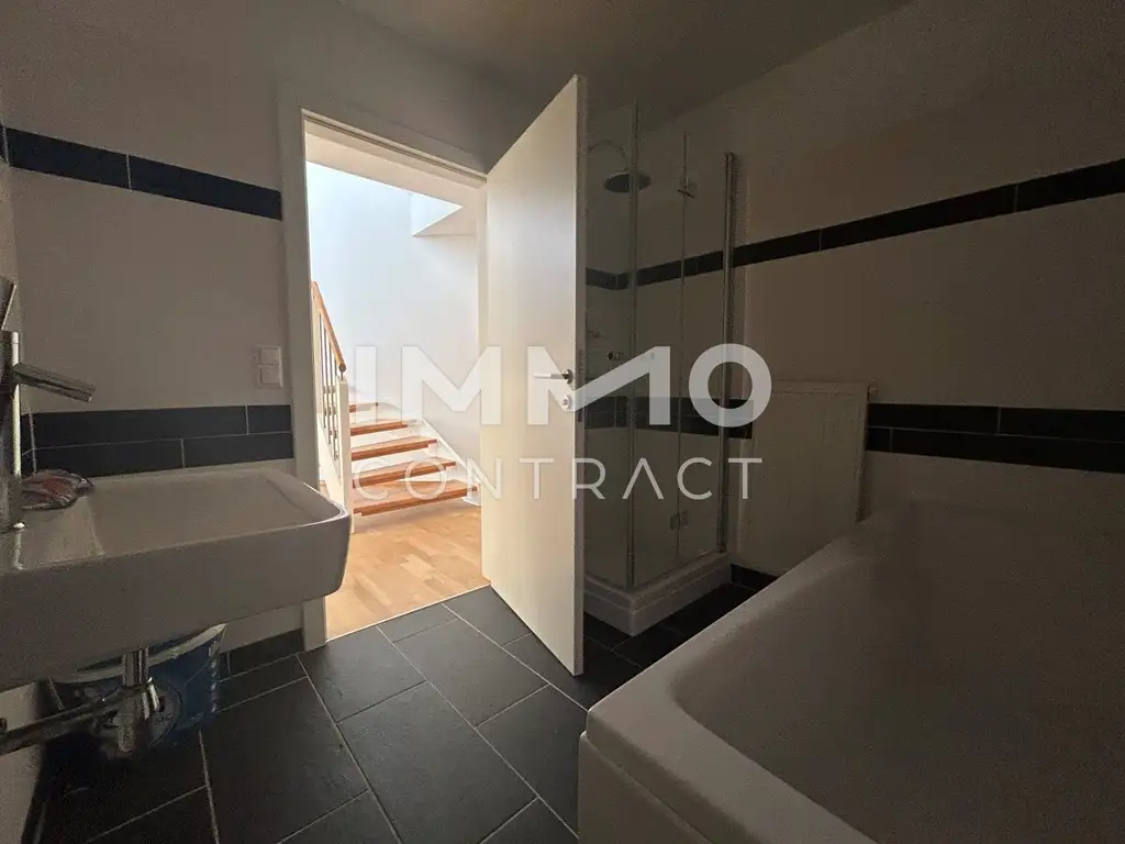 ERSTBEZUG -  4 Zimmer DG Wohnung mit Freifläche
