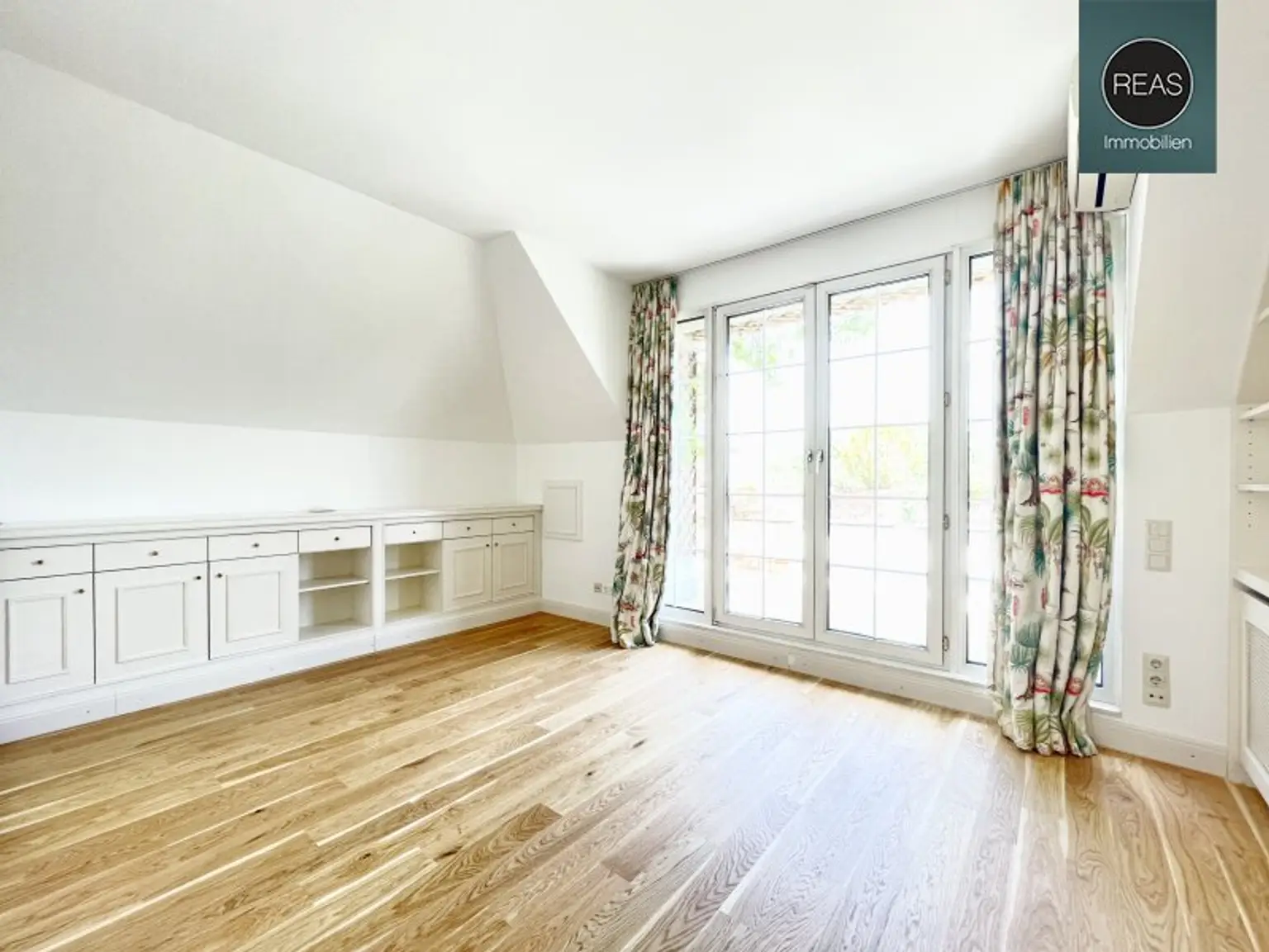 Döblinger Cottage ! Klimatisiertes Luxus - Dachgeschoss - Apartment mit 2 Terrassen! Garage verfügbar!