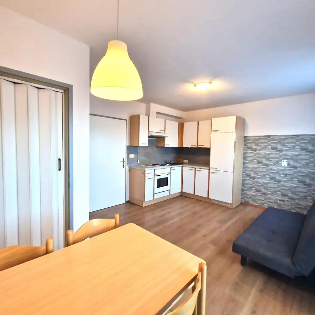 Golfer und Thermenliebhaber aufgepasst! Entzückende ruhige Terrassenwohnung mit Reihenhauscharakter.