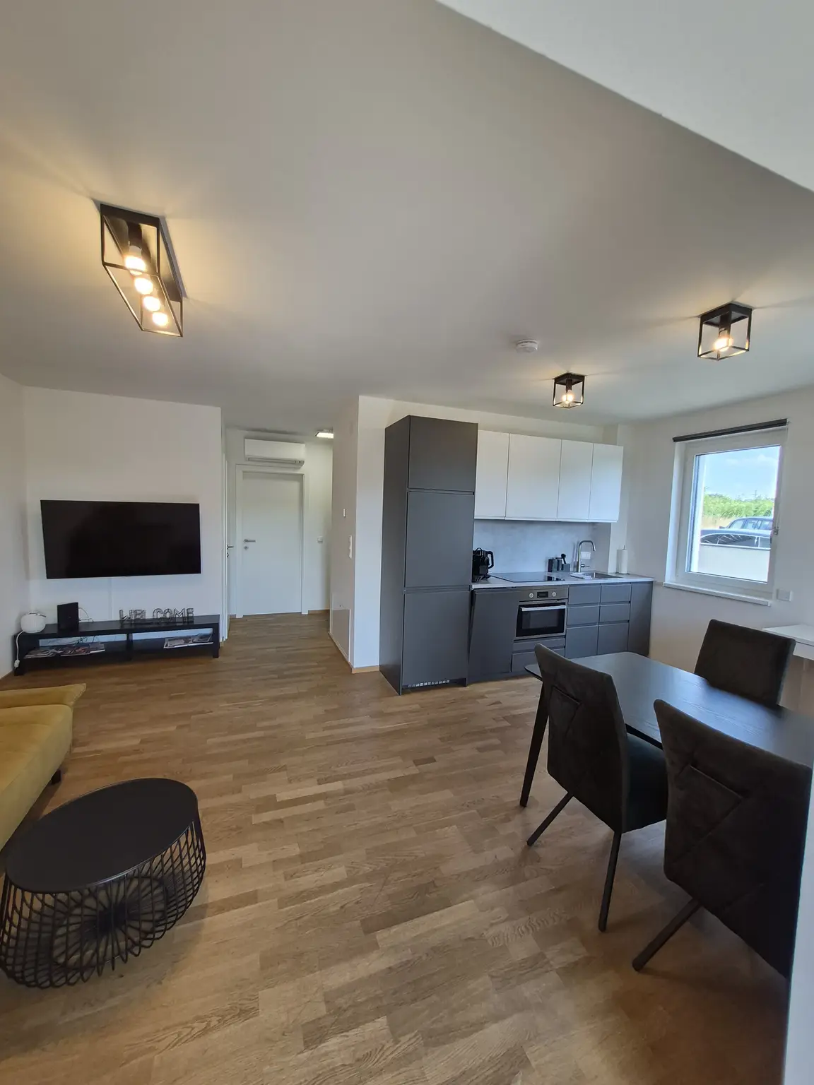 Ca. 64 m² Wohnung mit ca. 107 m² Eigengarten & Klimaanlage - Perfekt als Haupt- od. Zweitwohnsitz - Lebensqualität zwischen See und Reben