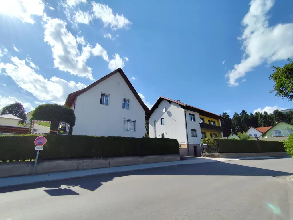 *** Gemeinschaftsprojekt oder Investment? Zwei Häuser, sechs Stellplätze, großes Grundstück in Toplage! ***