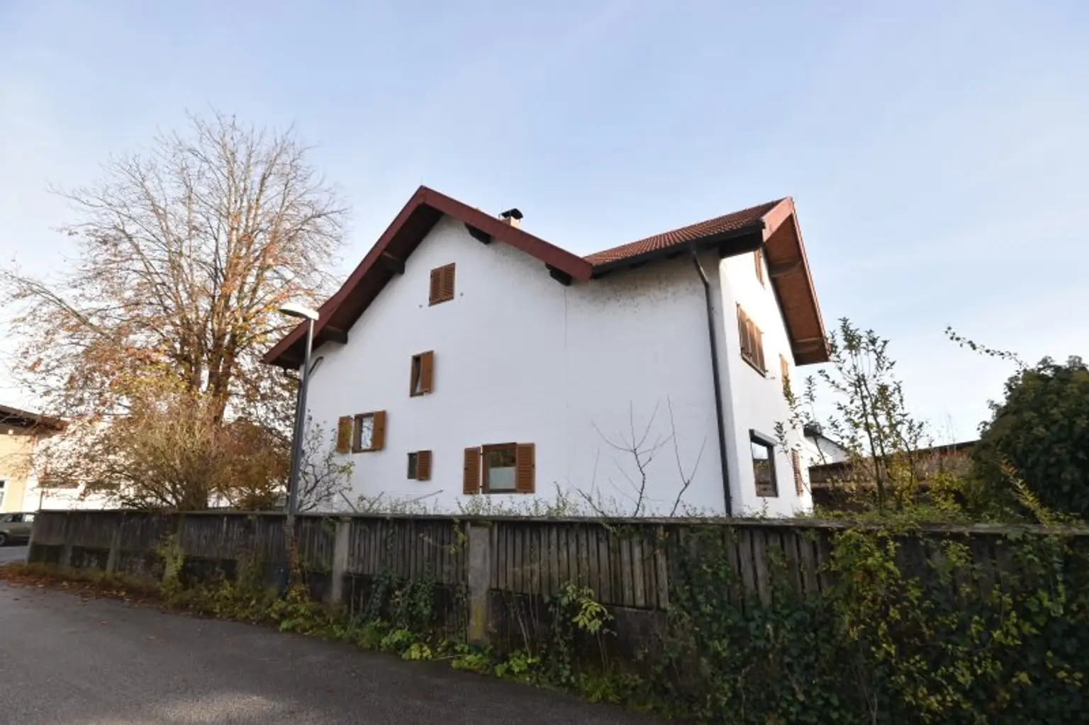 "BERGHEIM - Großes renovierungsbedürftiges 2-3 Familienhaus mit Lager und Doppelgarage"