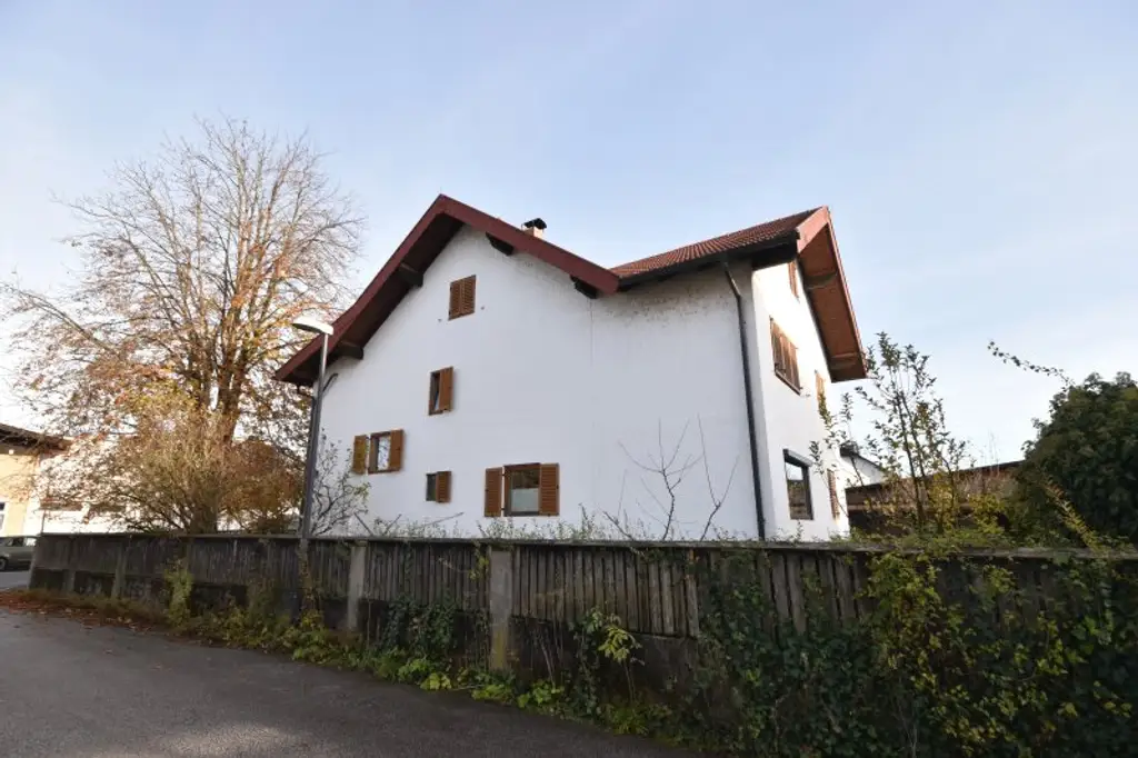 "BERGHEIM - Großes renovierungsbedürftiges 2-3 Familienhaus mit Lager und Doppelgarage"