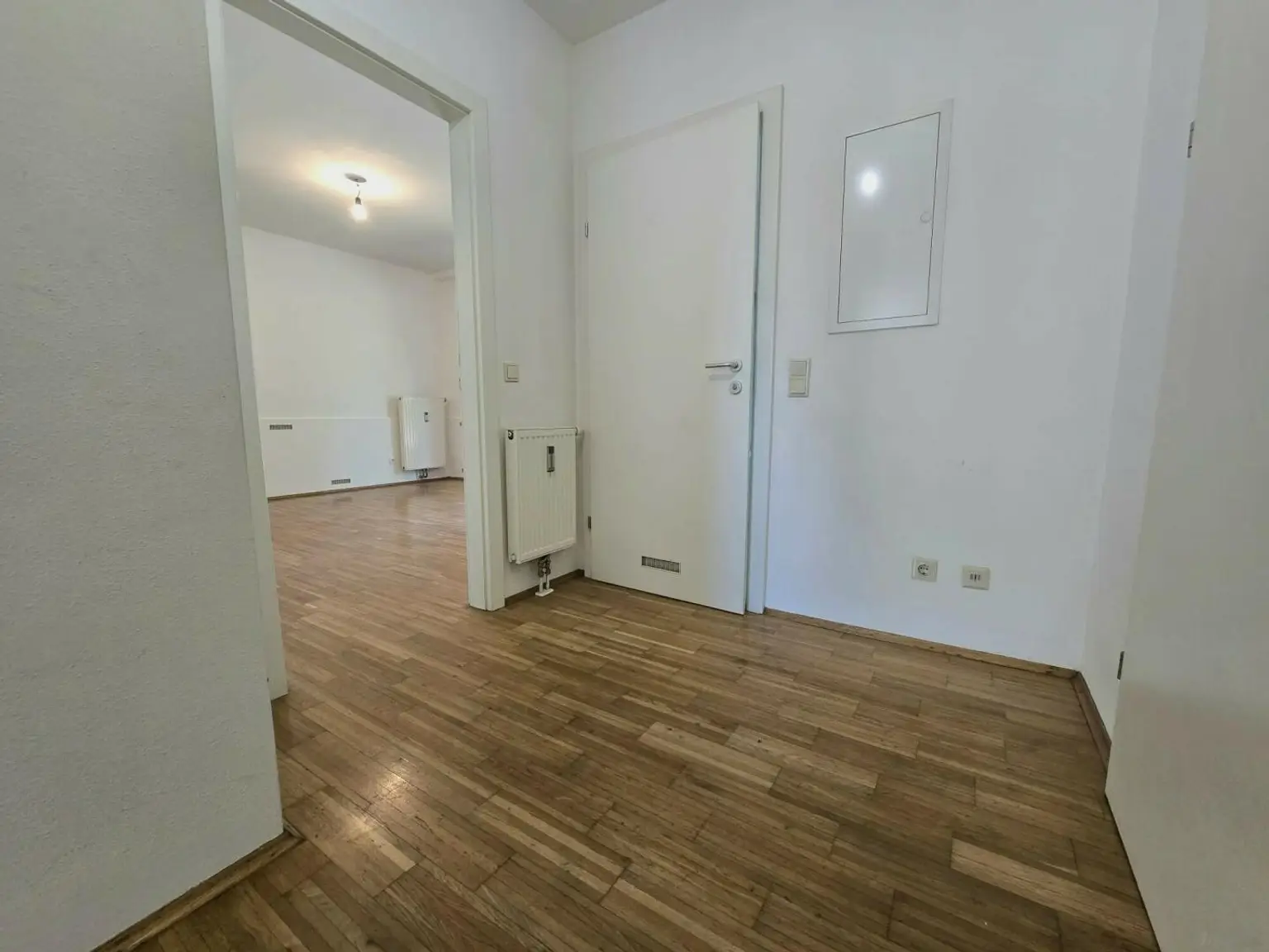 Helle 2 Zimmer Wohnung mit Parkplatz TU/UNI GRAZ Innenstadt- Nähe - ab sofort!