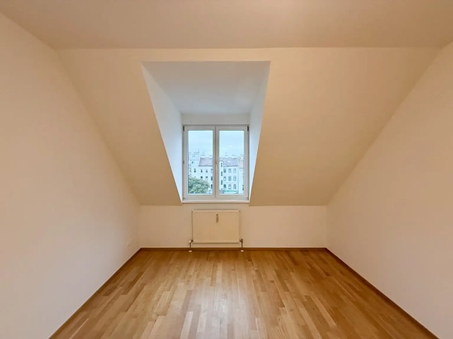 TOP ZUSTAND! 2-Zimmer Dachgeschoßwohnung in 1200 Wien mit Lift zu vermieten
