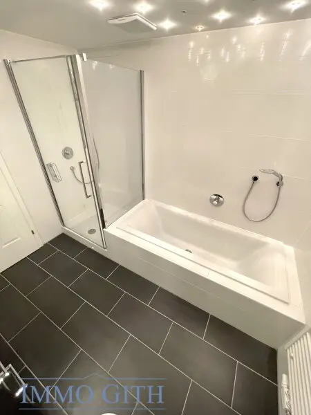 LICHTDURCHFLUTETE CA. 80 m² GROSSE 3-ZIMMER-WOHNUNG MIT BALKON IN GRÜNRUHELAGE VON POTTENSTEIN ZU KAUFEN!