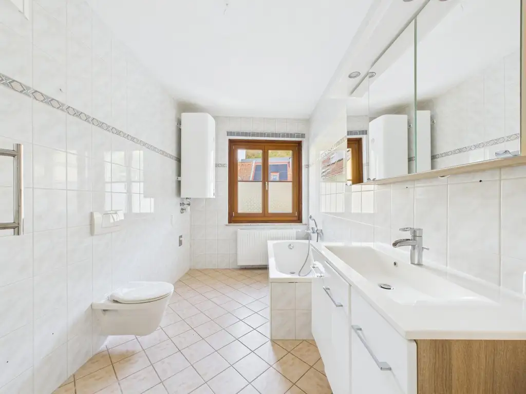 KALWANG: BESTÄNDIGE WERTE in unbeständigen Zeiten - WOHNHAUS mit 4 Wohnungen