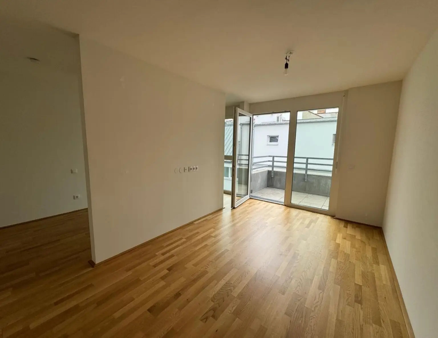 U4/U6 Nähe - Hofruhelage mit Balkon