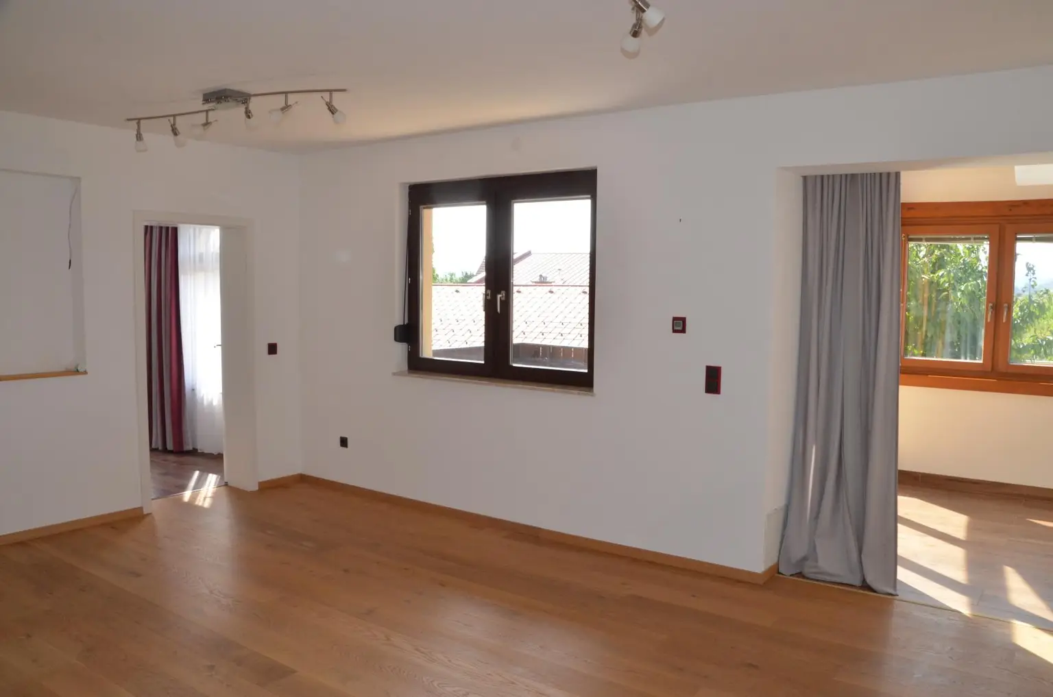 Moderne 4-Zimmer-Wohnung mit Wintergarten und Balkon