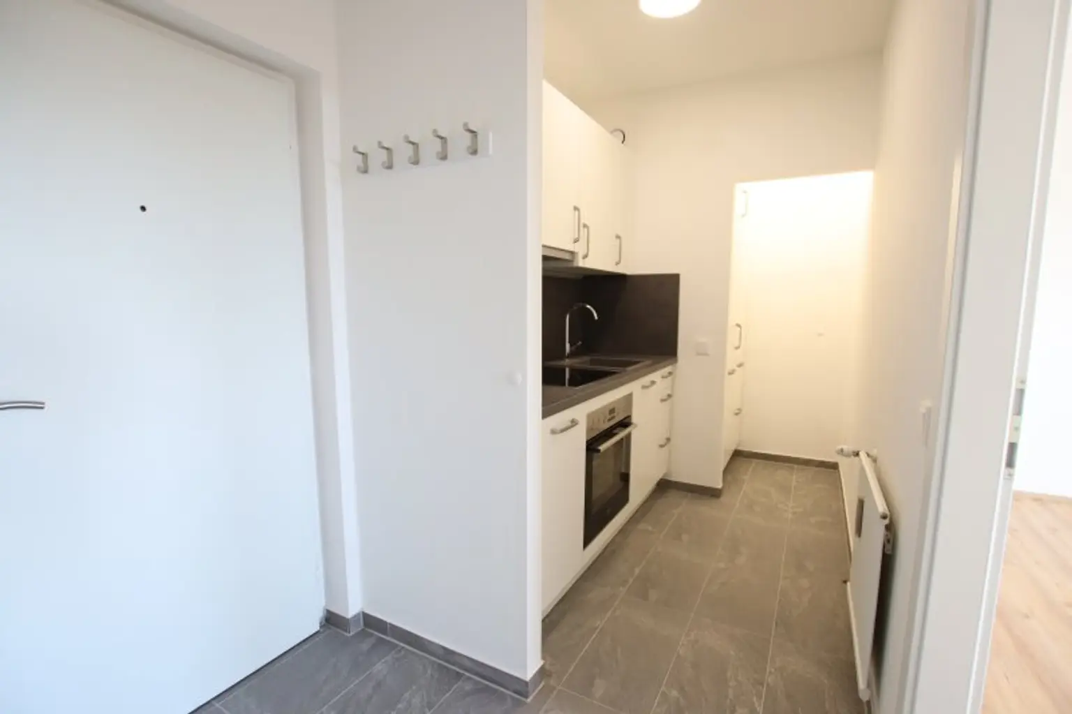Kernsanierte und schöne 2 Zi Wohnung im 5. und letzten OG mit Garage in Klagenfurt - Karl-Landsteiner-Gasse