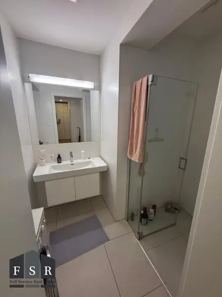 Alles da - Moderne und elegante Altbauwohnung mit Balkon in bester Lage + 1x Garagenplatz und Einbauküche im Preis inkludiert
