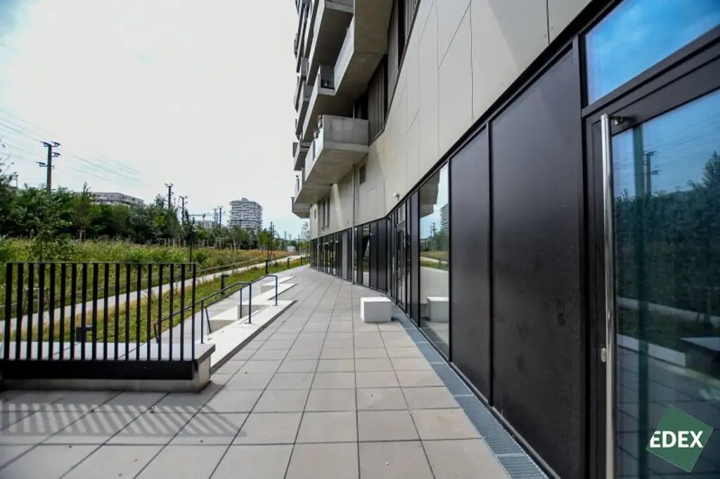 Erstbezug | Moderne Gewerbefläche mit hoher Sichtbarkeit und Terrasse auf zwei Etagen - unbefristet