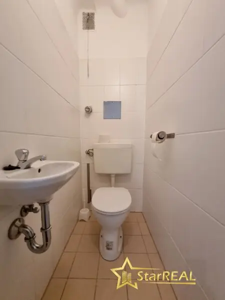 FERNWÄRME-HEIZUNG! ÄUSSERST GEPFLEGTE 3 ZIMMER-WOHNUNG IM 2. LIFTSTOCK. ZENTRALE, RUHIGE LAGE.