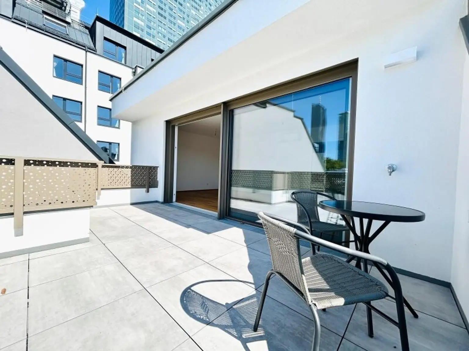 PROVISIONSFREI! Traumhafte Wohnung im DG - 2 Terrassen - Fitnessraum - PKW Stellplatz - Erstbezug nähe Donau