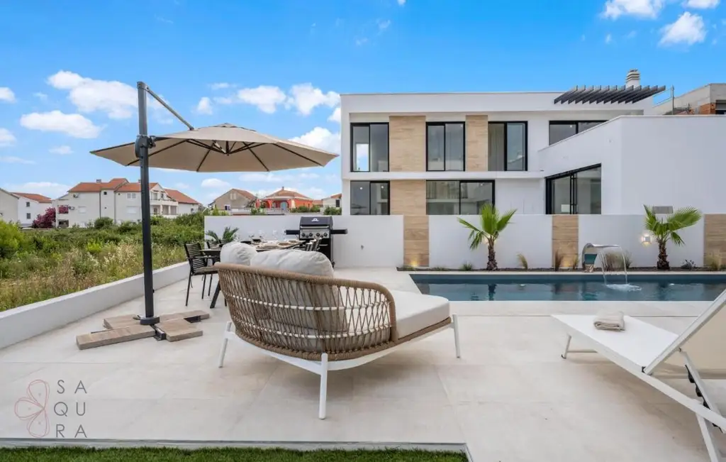 Elegante Villa in Tribunj – Mediterranes Leben mit Investitionswert