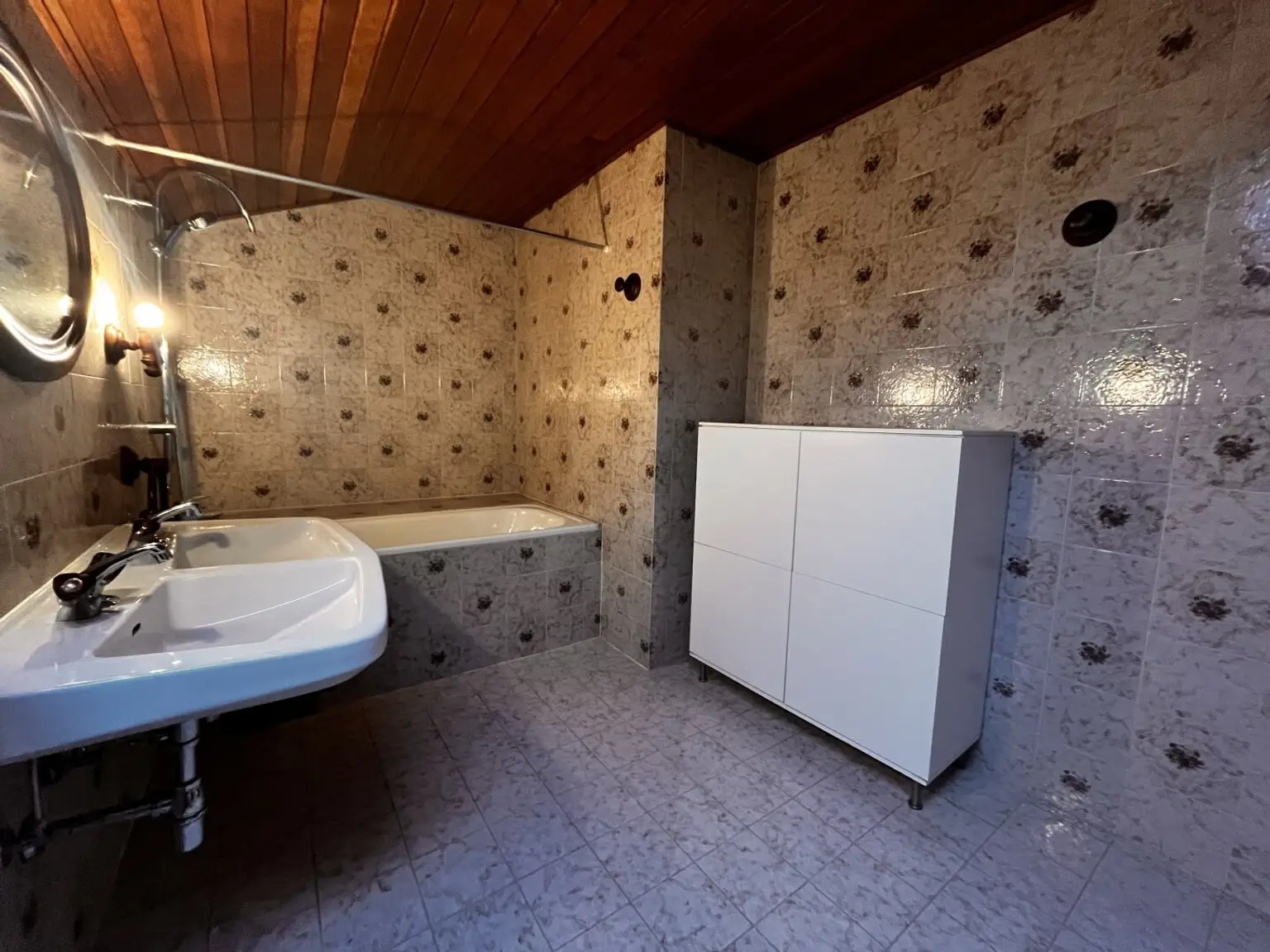 Hauptbadezimmer.jpeg