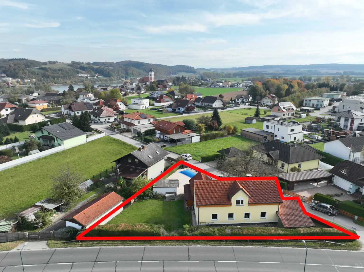 Geräumiges Haus mit Garten und Pool