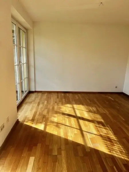 Ruhige barrierefreie 2-Zimmer-Wohnung mit Garten und Parkplatz – Ihr neues Zuhause !