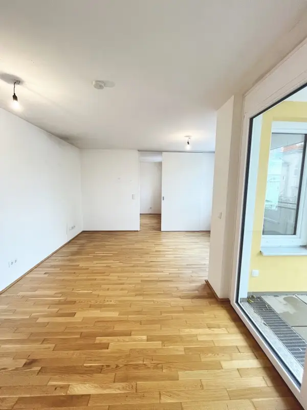 Ruhige 2-Zimmer-Wohnung mit traumhafter Freifläche - mit Blick
in den ruhigen begrünten Innenhof!