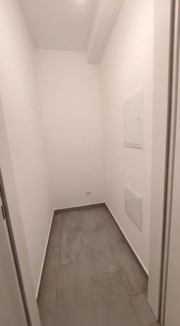 Ruhige 3-Zimmer-Wohnung mit Balkon und Küchenmöblierung zu vermieten