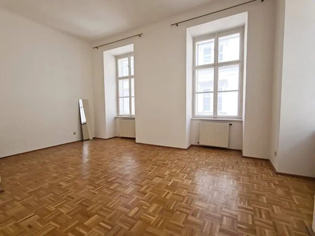 SALESIANERGASSE, teilsanierte 86 m2 Altbau, 3 Zimmer, Küche, Wannenbad, Parketten, 2. Liftstock, Botschaftsviertel