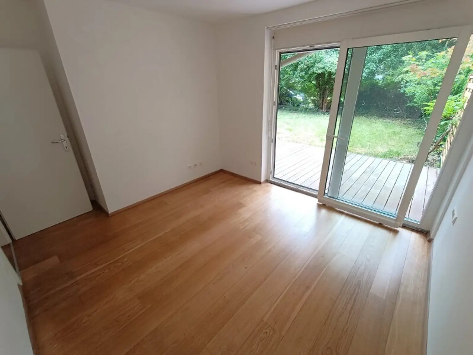 Wohn(t)raum im Grünen! Großzügige Neubau-Wohnung mit Garten inkl. PKW-Stellplatz im 19. Bezirk! Wohnküche! 2 Zimmer! Terrasse! Fußbodenheizung!