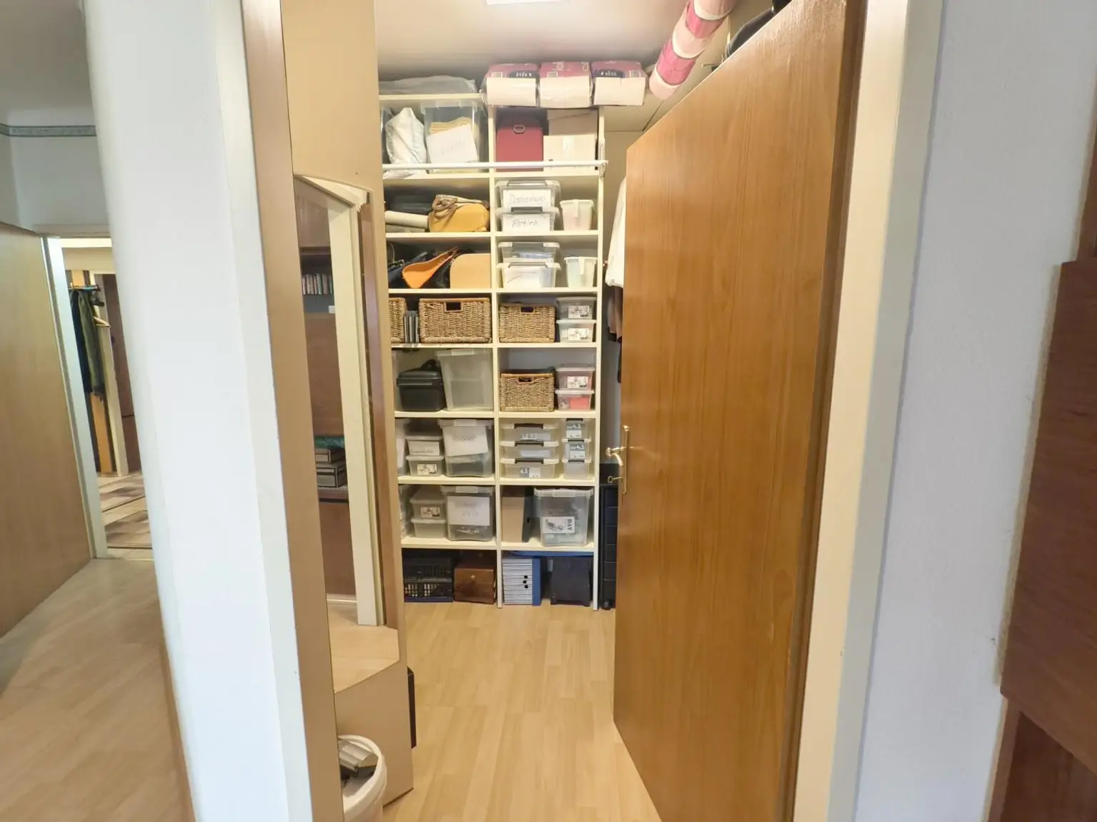 begehbarer Kleiderraum