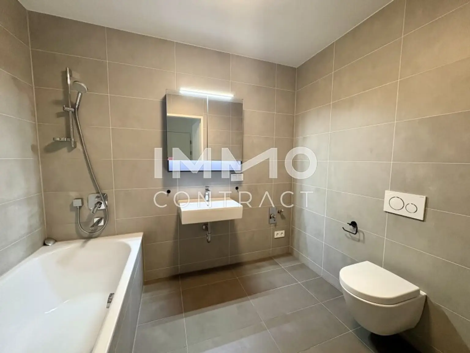 Rarität: Möblierte Zweizimmer-Wohnung im TrIIIple mit Blick wohin das Auge reicht (28. Stock)