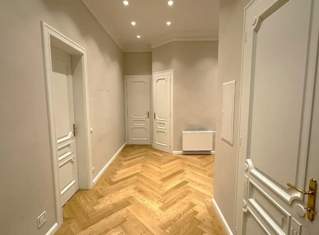 MÖLLWALDPLATZ, U1-NÄHE, 124 m2 ALTBAU, Wohnküche, 2 Zimmer, klimatisiert, 2 Bäder, Parketten, Loggia, 1. Liftstock, provisionsfrei