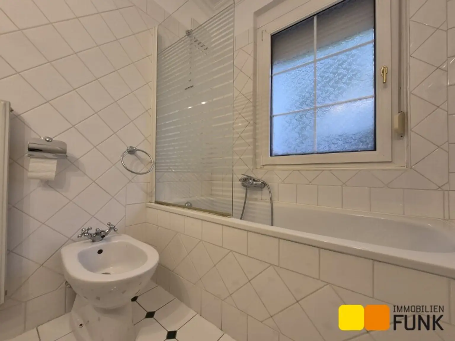 5-Zimmer Gartenwohnung mit 2-Zimmer-Einliegerwohnung