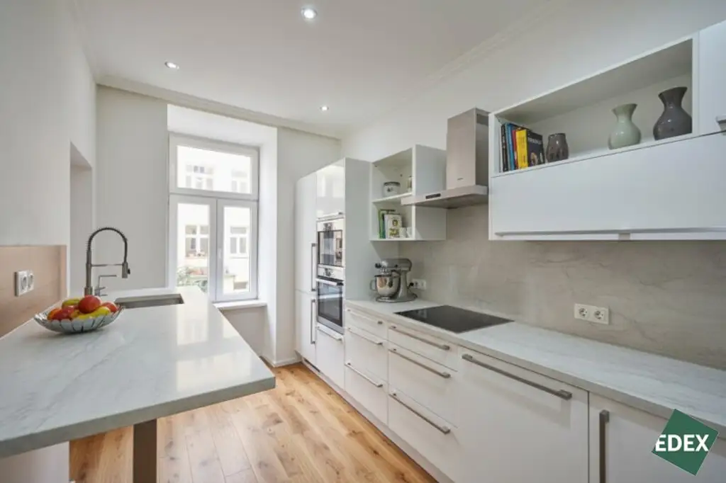 Charmante 5-Zimmer-Altbauwohnung nahe dem Schubertpark