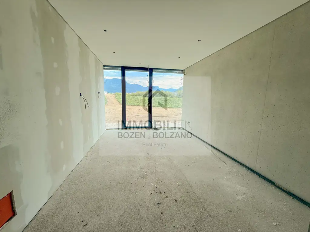 Designer Villa mit Garten und Pool im Grünen zu verkaufen