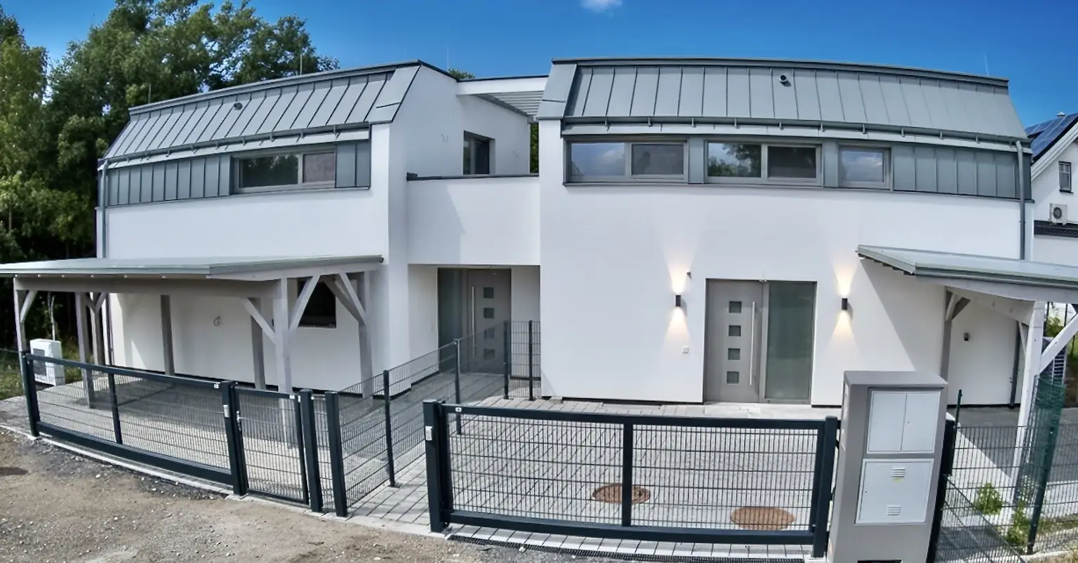 Erstbezug !!! Traumhafte Doppelhaushälfte -  mit 5 Zimmern, Garten, Wohnkeller und Stellplätzen!