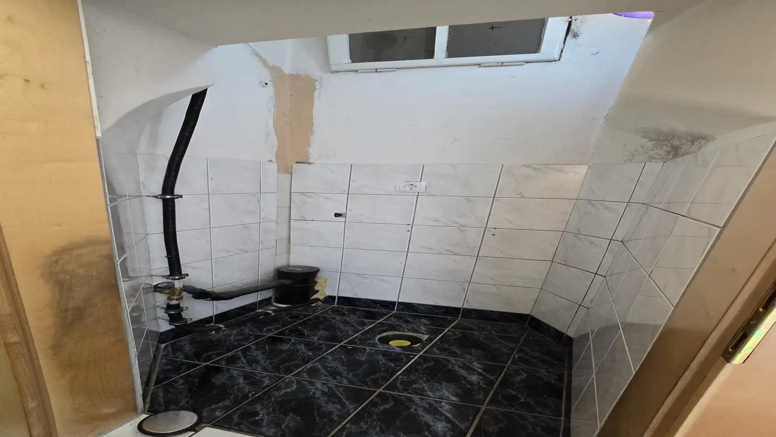 Vielseitiges Einfamilienhaus mit Pool, Garagen und großem Potenzial in Leibnitz